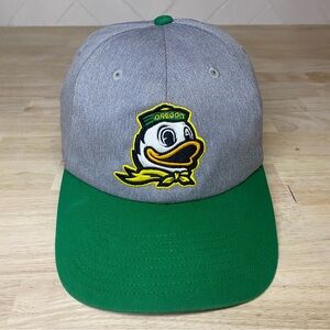 Oregon Ducks FANATICS Adult Adjustable Snapback Baseball Cap Hat, Green/Gray